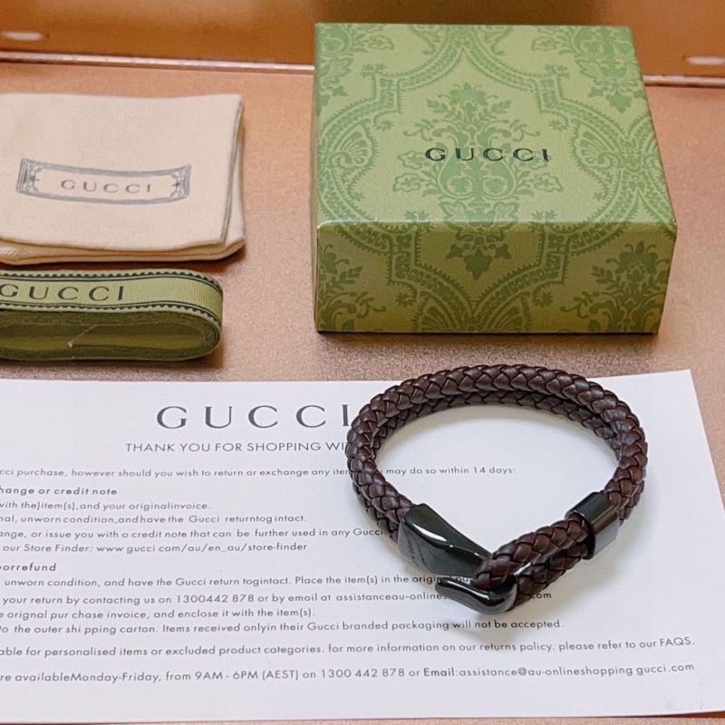 G*u*i bracelets